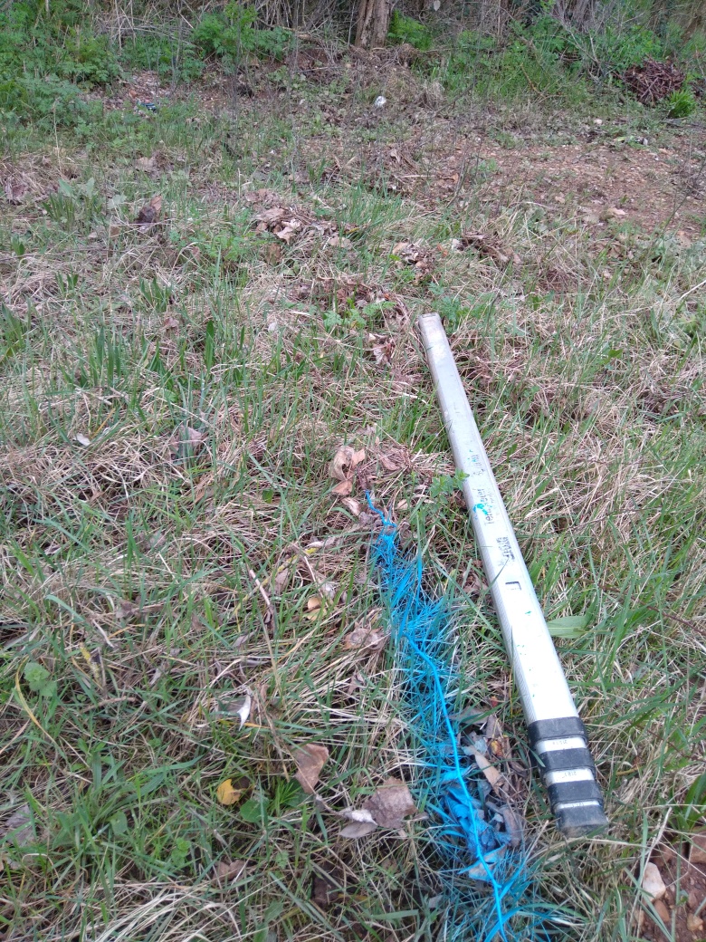 Dépôt dans l'herbe