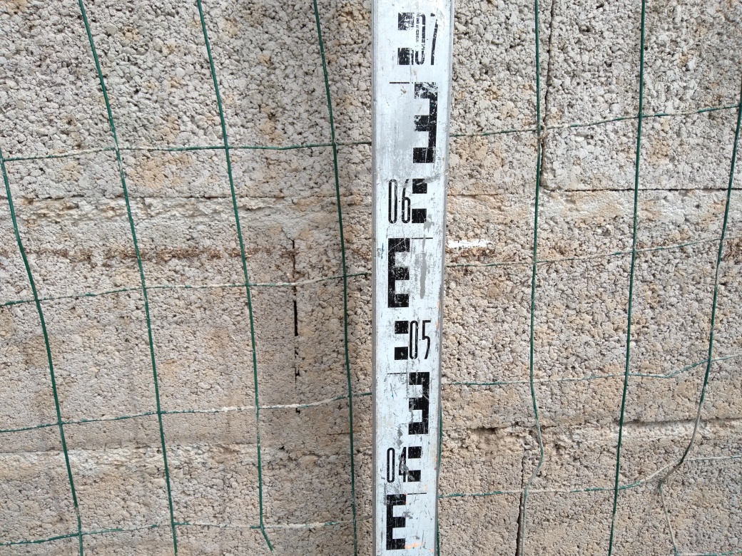 Trace sur le mur en parpaings