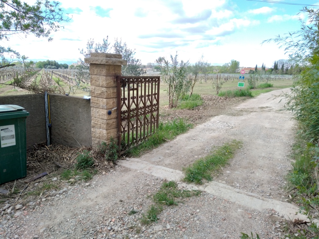Muret espace poubelles