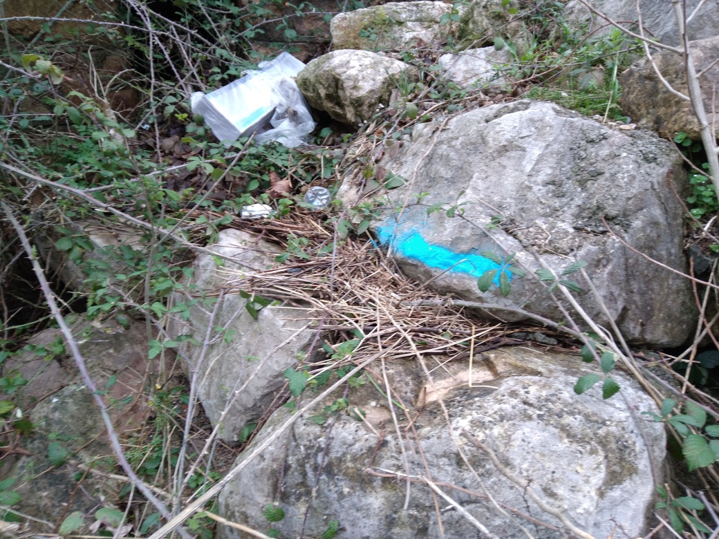Dépôt sur les rochers
