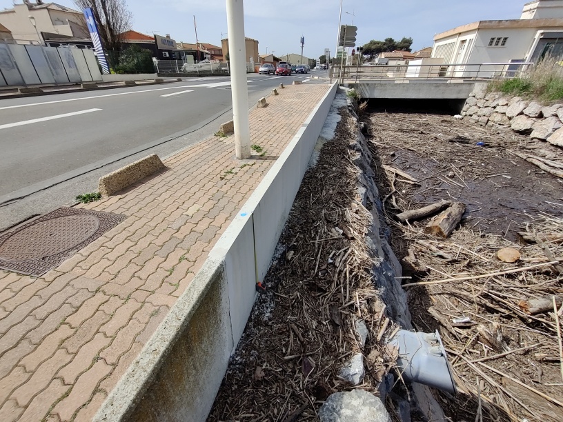 Mur digue du canal