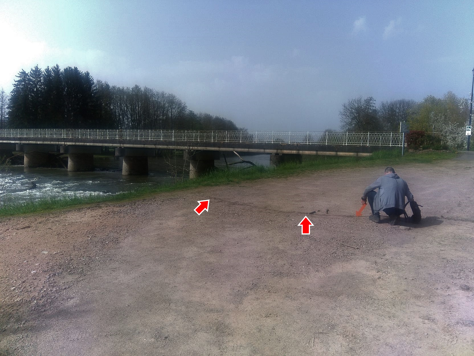 Vue du site en 2024 avec le repère de la crue d'avril 2024