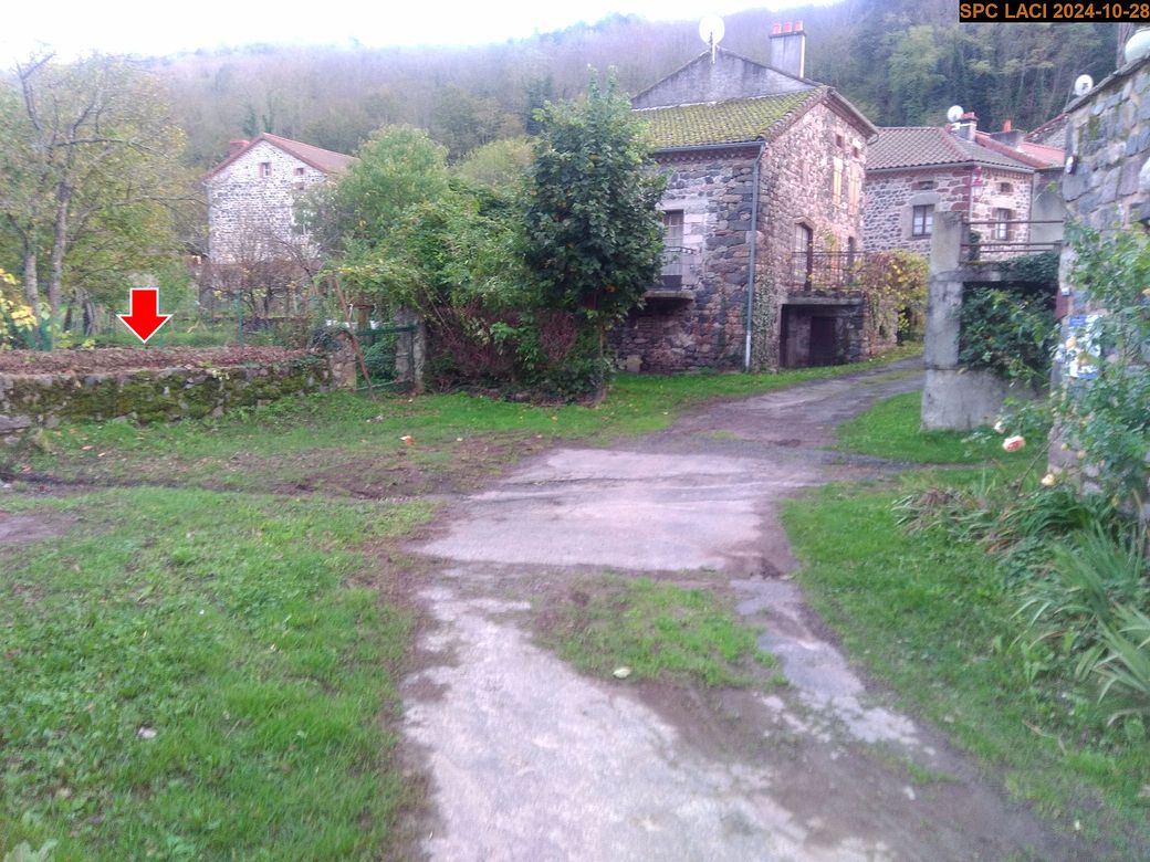 Vue du site en 2024, avec le repère de la crue d’octobre 2024