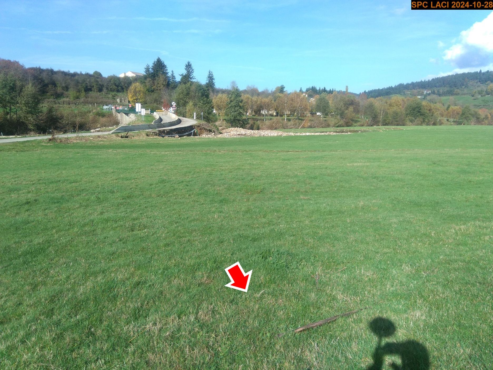 Vue du site en 2024, avec le repère de la crue du 17 octobre 2024