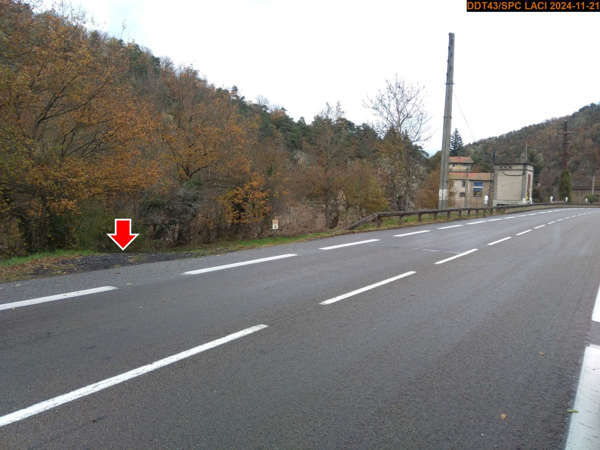 Vue du site en 2024, avec le repère de la crue du 17 octobre 2024