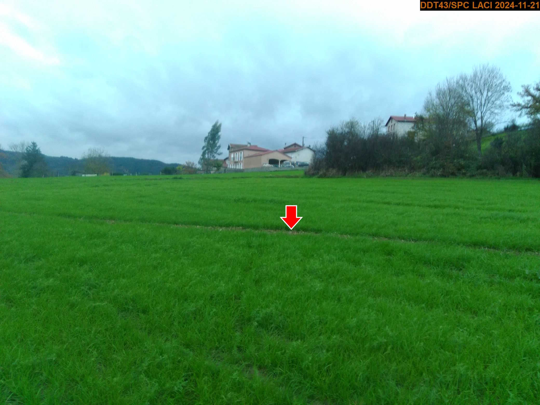 Vue du site en 2024, avec le repère de la crue du 17 octobre 2024