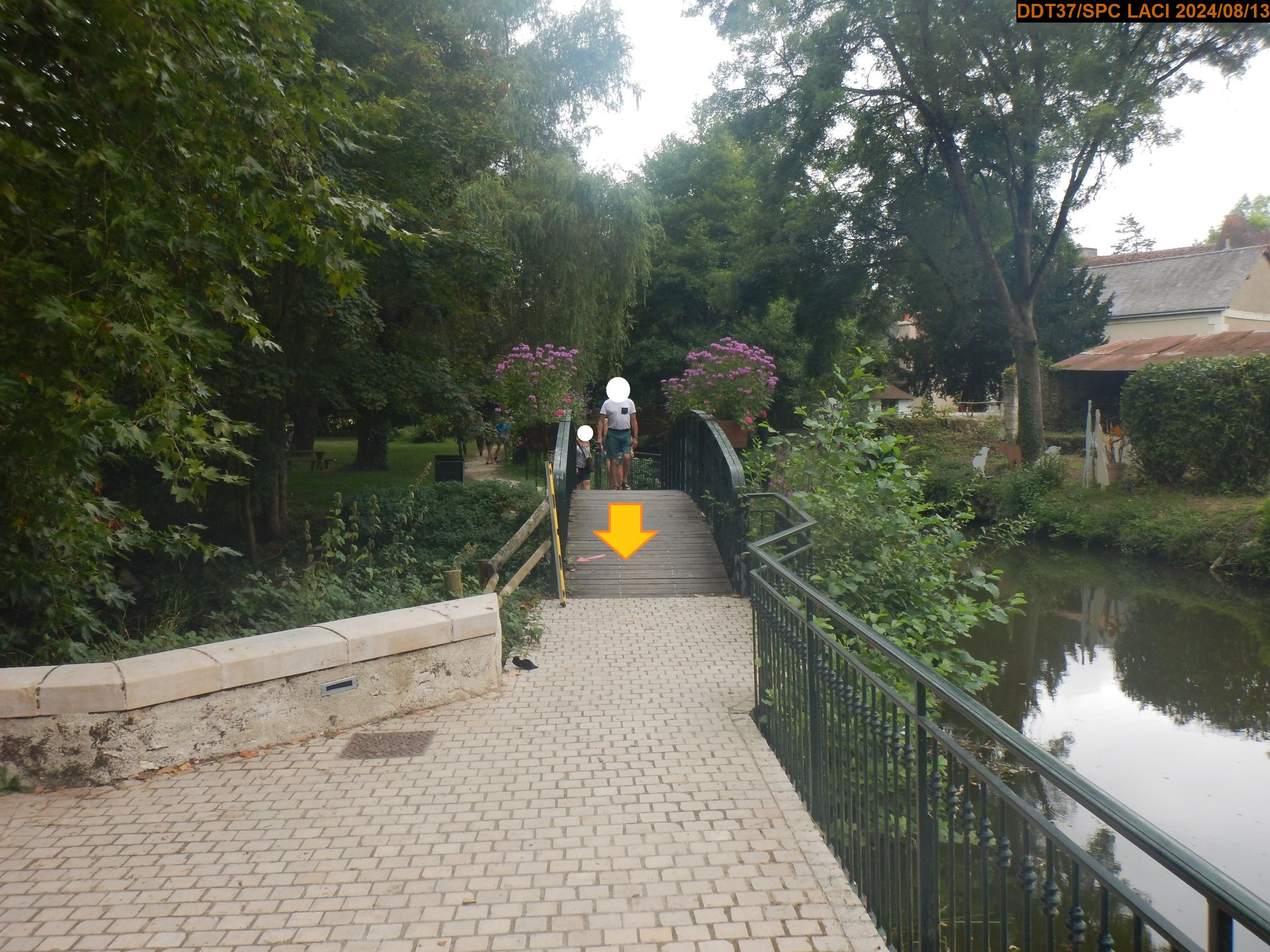 Vue du site en 2024, avec le repère de la crue de 2011
