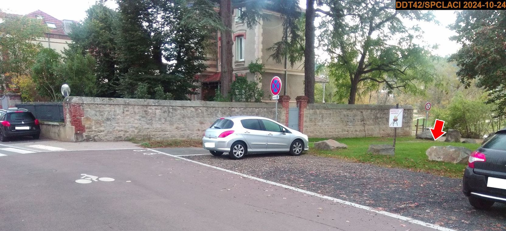 Vue du site en 2024, avec le repère de la crue du 17 octobre 2024