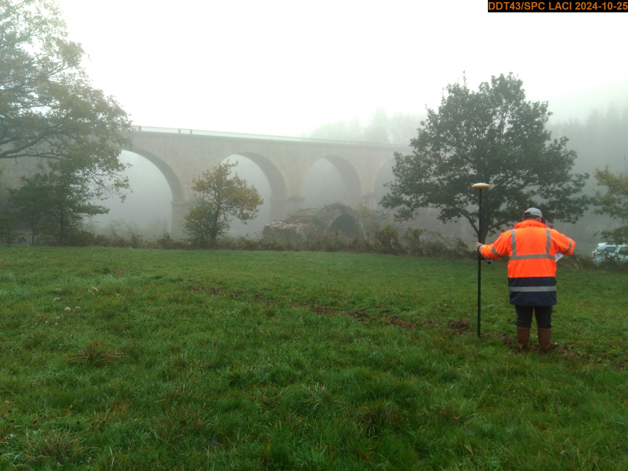 Vue du site en 2024, avec le repère de la crue du 17 octobre 2024