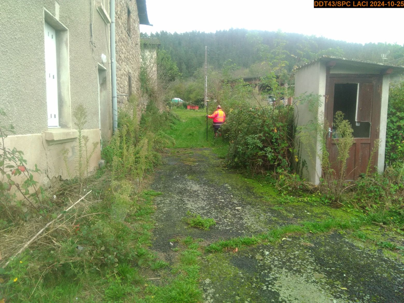 Vue du site en 2024, avec le repère de la crue du 17 octobre 2024
