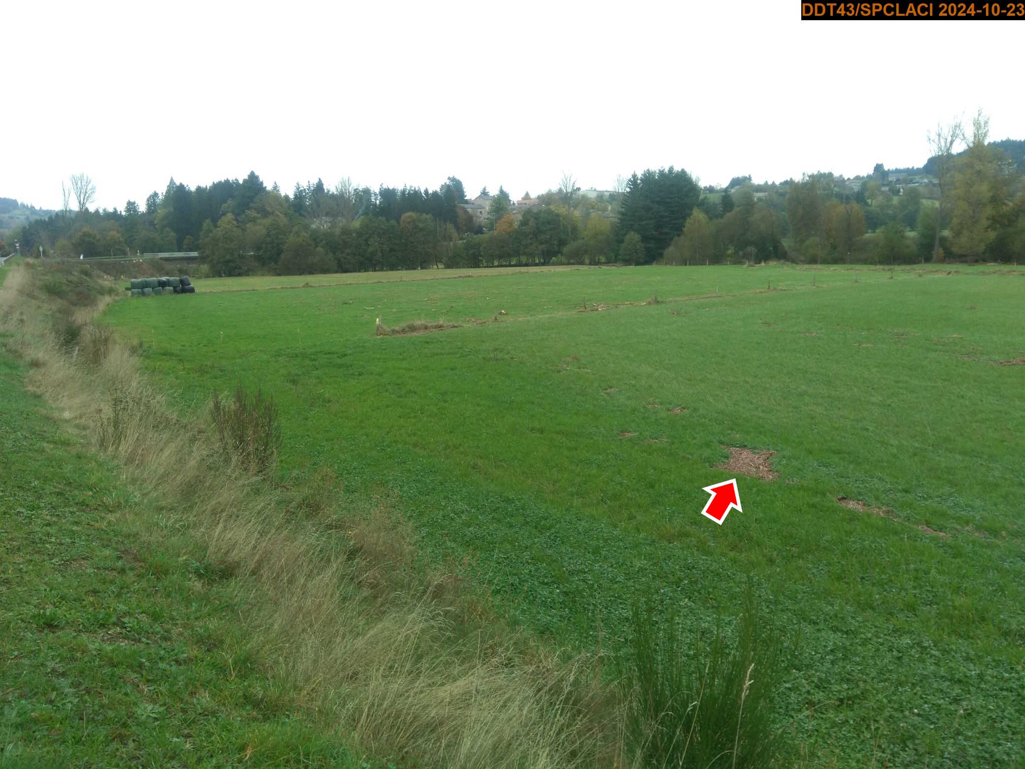Vue du site en 2024, avec le repère de la crue du 17 octobre 2024